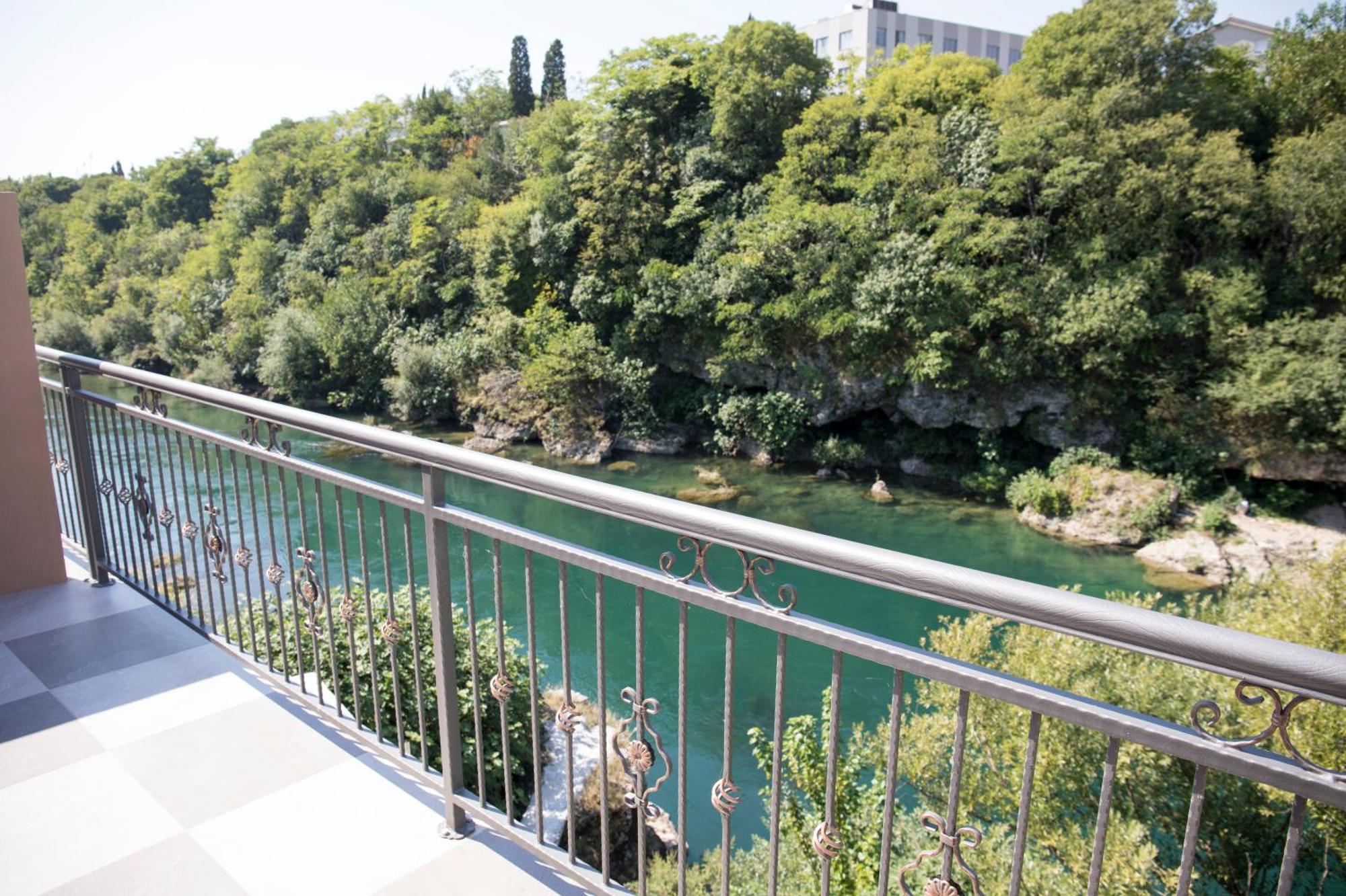 Kovac Riverfront Apartments Mostar Eksteriør billede